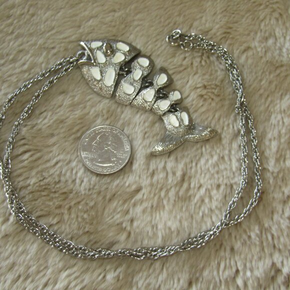 Vintage Jonette Jewelry skeletal fish necklace - Picture 2 of 7
